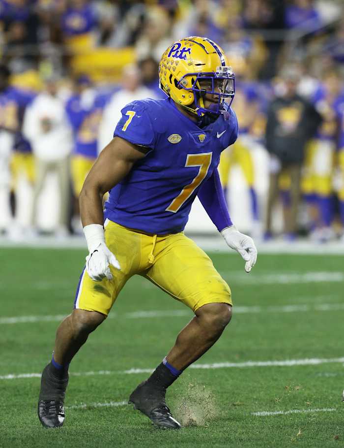 Pittsburgh Linebacker SirVocea Dennis